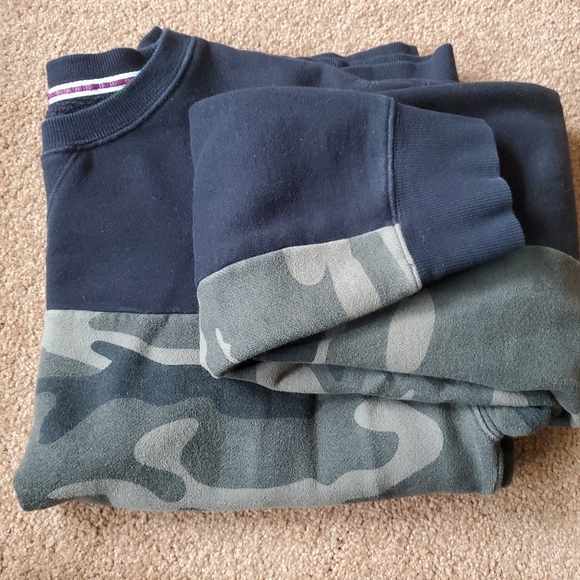 Aritzia Perfect Crew - Picture 2 of 2